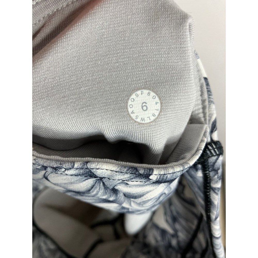 Lululemon Women's Size 6 Train Times 7/8 Pant Floral Leggings - Picture 11 of 12
